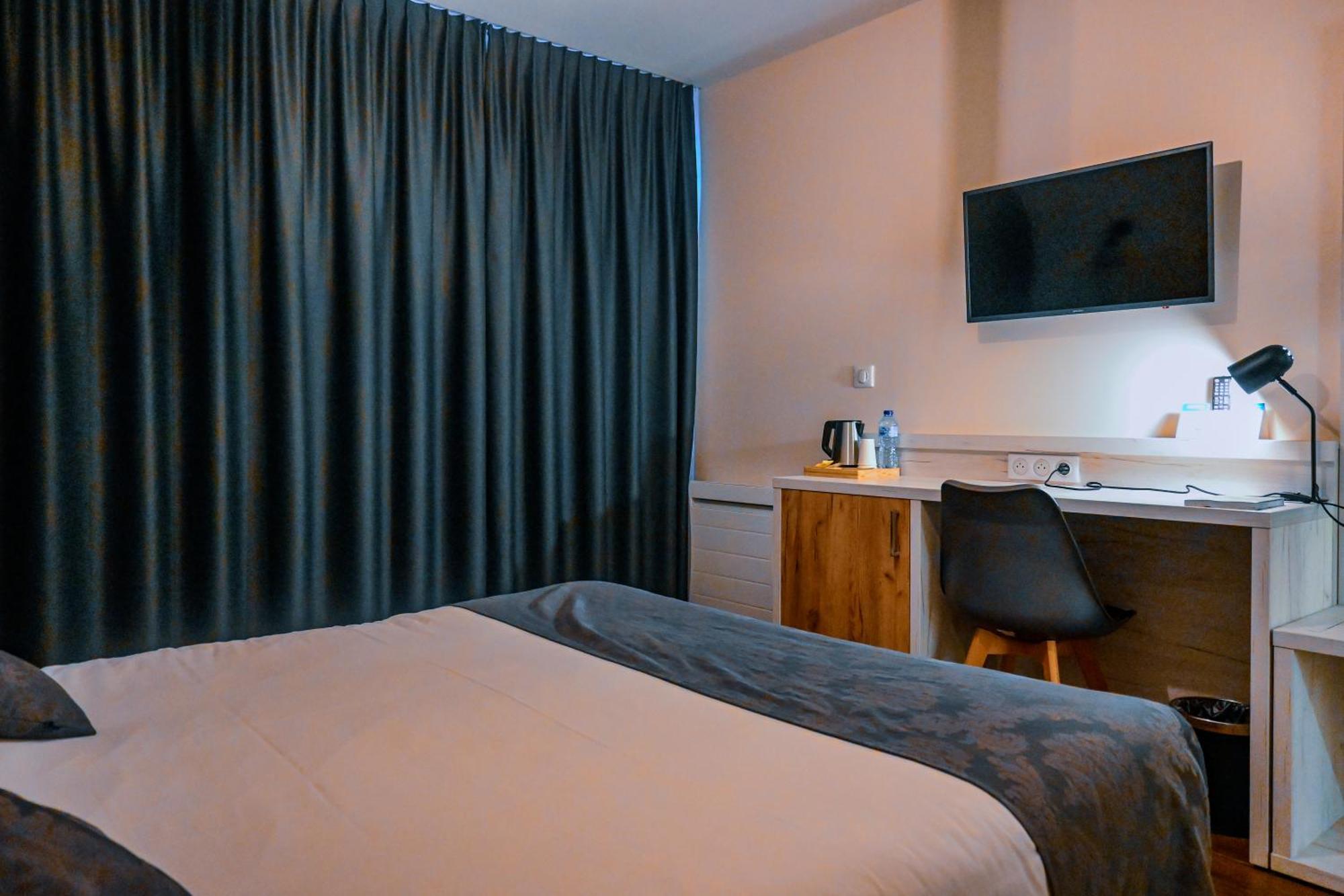 Logis Clermotel - Hotel & Restaurant 아네 외부 사진
